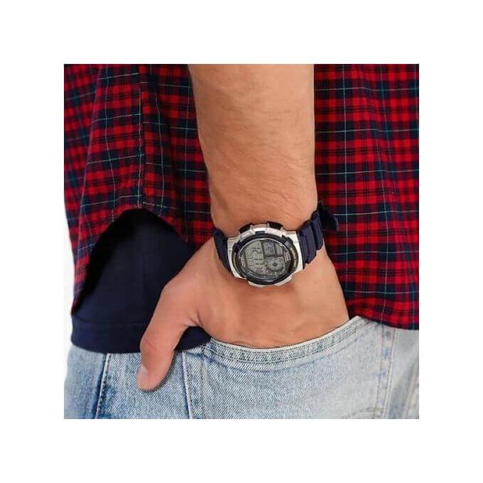 Casio – Digitale bleue – Étanchéité 100 mètres – Carte du monde pour l’heure mondiale – AE-1000W-2AV