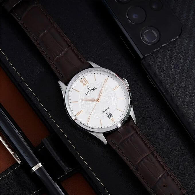 Festina – Montre de style classique pour homme, avec un dateur et un index en bronze – F20426/4