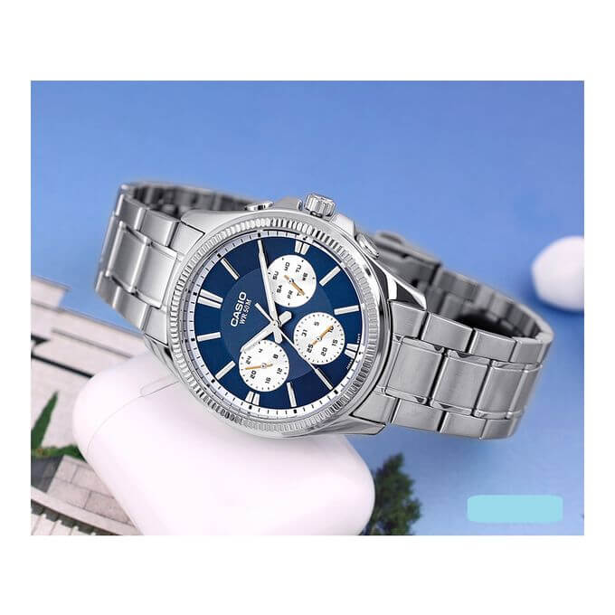 Casio – Montre pour homme cadran bleu avec dateur – WR 50 mètres – MTP-1375D-2A1VDF