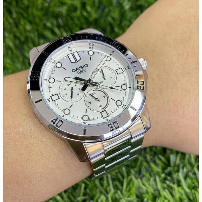 Casio – Argenté cadran argenté – Bracelet en acier inoxydable – MTP-VD300D-7EUDF