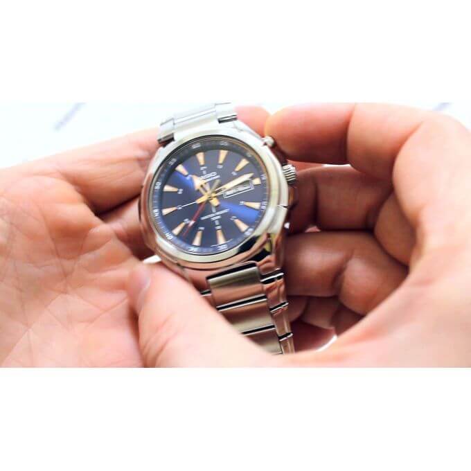 Casio – Super illuminateur pour homme – Avec un bouton permettant d’éclairer – MTP-E200D-2A2VDF