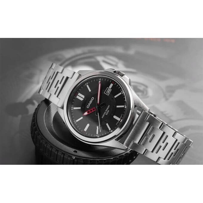 Casio – Argenté cadran noir avec dateur – Bracelet en métal inoxydable – MTP-E700D-1EVDF