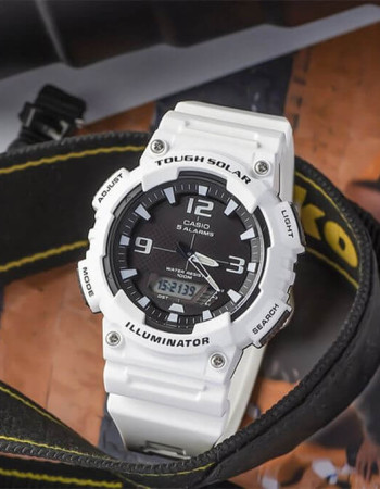 Casio – Alimentation Solaire – Conception sportive – Étanche 100 mètres – Blanche – AQ-S810WC-7AV