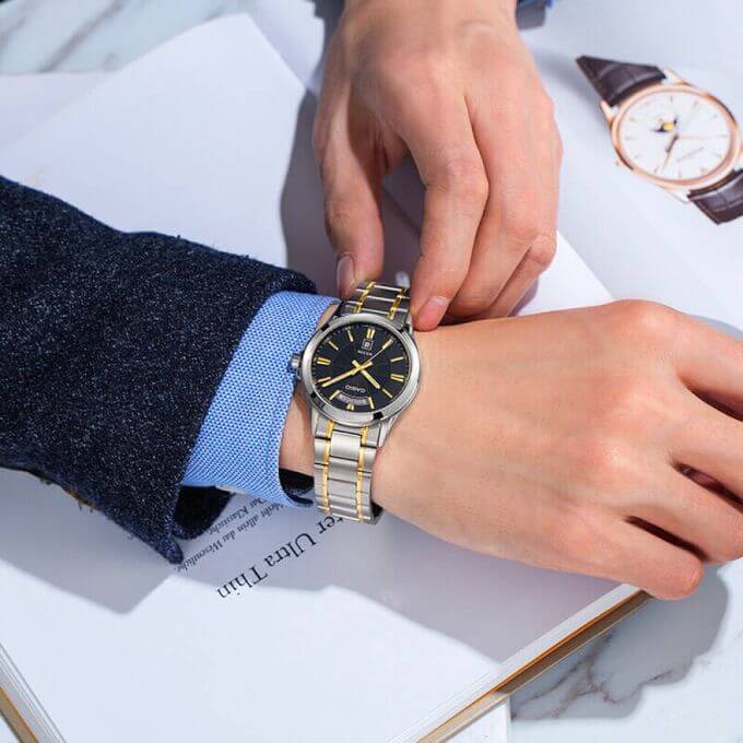 Casio – Affichage de la journée et de la date – Bicolore – Bracelet métallique – MTP-1381G-1AV