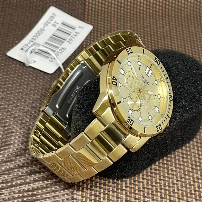 Casio – Affichage de la journée et de la date – Bicolore – Bracelet métallique – MTP-1381G-1AV