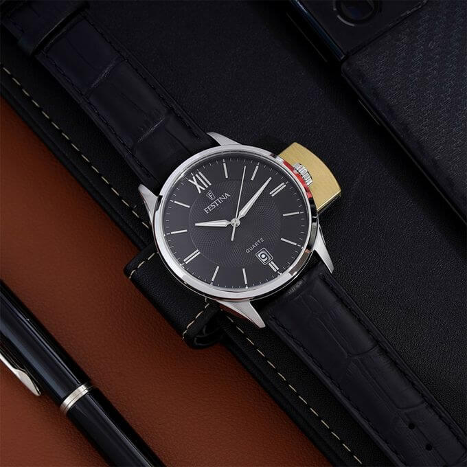 Festina – Style et précision – Noir Cadran noir – avec dateur – Bracelet cuir noir – F20426/3