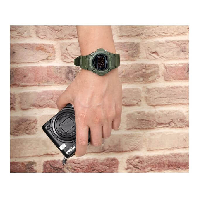 Casio – Vert Cadran noir & Chiffres blancs – Bracelet en caoutchouc – Étanche 50m – W-219HC-3BV