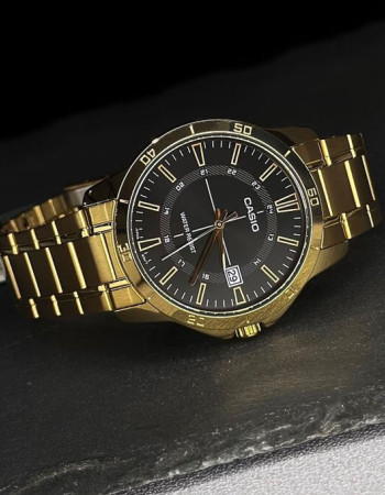 Casio – Résiste à l’eau jusqu’à 50 mètres – Doré, cadran noir – Tout en acier inoxydable – MTP-VD01G-1CV