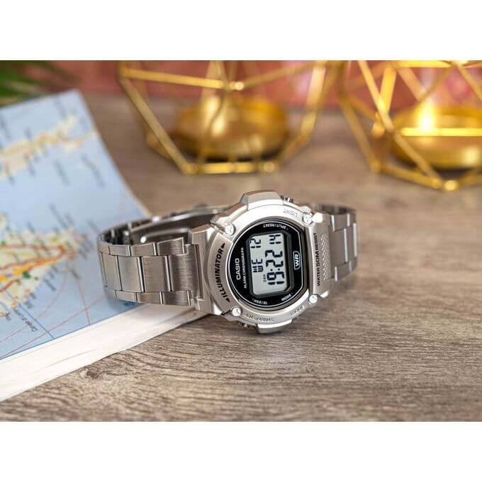 Casio – Satisfaire votre côté pratique – Autonomie pile 7 ans – Bracelet en acier – W-219HD-1AV