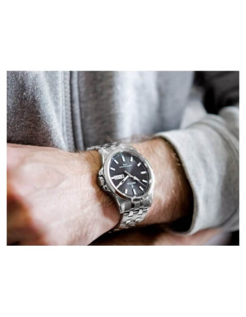 Festina – Cadran noir avec dateur – Index lumineux – Bracelet en acier – F20357/4