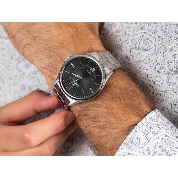 Festina – Classique – Cadran noir avec dateur – Bracelet en acier inoxydable – F20425/3