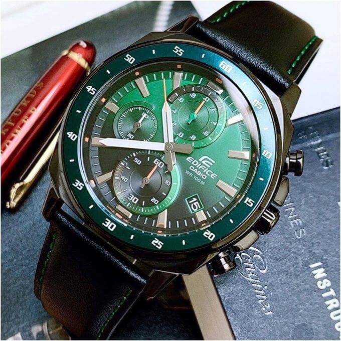 Casio – Design inspiré des lumières laser vertes – Boîtier medium noir – Bracelet cuir noir – EFV-600CL-3AV