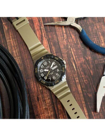 Casio – Vert – Cadran noir – Diamètre boîtier : 55 mm – Étanche 100 m – MRW-210H-5AV