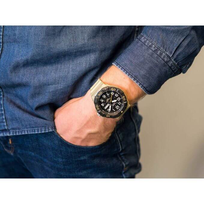 Casio – Vert – Cadran noir – Diamètre boîtier : 55 mm – Étanche 100 m – MRW-210H-5AV