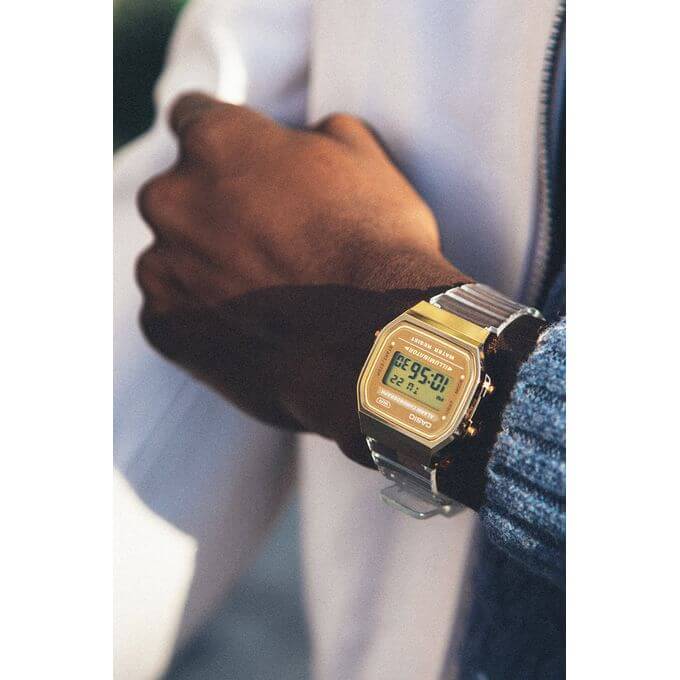 Casio – Unisexe – Digitale dorée – Bracelet semi-transparent – Alarme – A168XESG-9A