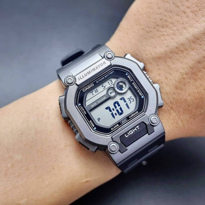 Casio – W-737HX-1A2 – Étanche 100 m – Double fuseau horaire – Bracelet extra long