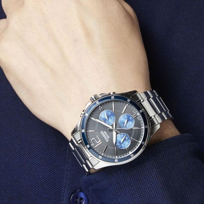 Casio – Cadran bleu – Boîtier et bracelet en acier inoxydable – MTP-1374D-2AV