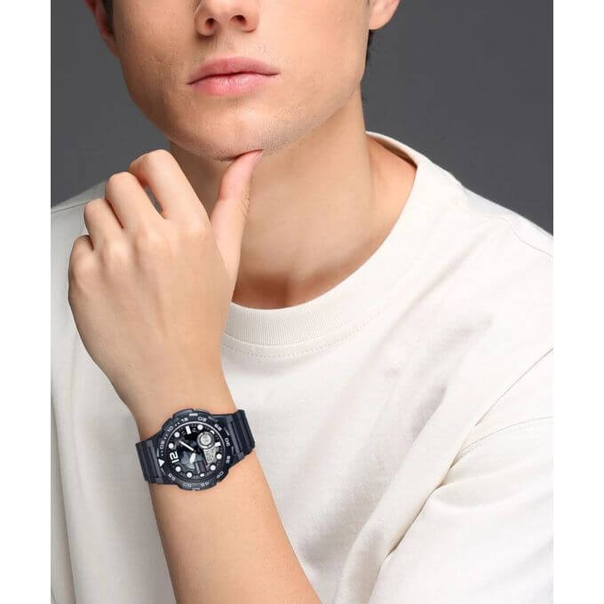 Casio – Autonomie de 10 ans & heure mondiale – Étanche 100 m – AEQ-100W-1AVDF