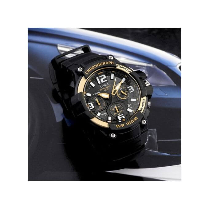 Casio – Chronographe sport pour homme – Noir/Doré – Étanche 10 BAR – MCW-100H-9A2V