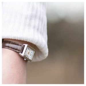 Casio – Élégante montre carrée femme – bracelet cuir marron – LTP-V007L-7B2UDF