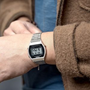 Casio – Collection Vintage – Alarme multiple – Bracelet en acier inoxydable – B640WD-1AVDF