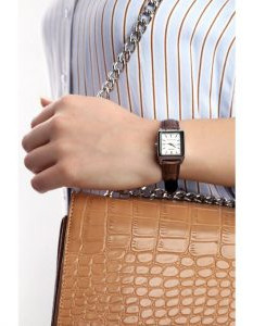 Casio – Montre femme carrée – Cadran blanc – Bracelet cuir marron – LTP-V007L-7E2UDF Casio – Montre femme carrée – Cadran blanc – Bracelet cuir marron – LTP-V007L-7E2UDF