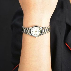 Casio – Montre femme tout en acier inoxydable – Bracelet bicolore – Cadran avec dateur – LTP-V002SG-9AUDF