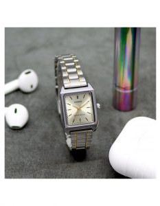 Casio – Montre carrée pour femme – Bracelet acier inoxydable bicolore – LTP-V007SG-9EUDF Casio – Montre carrée pour femme – Bracelet acier inoxydable bicolore – LTP-V007SG-9EUDF