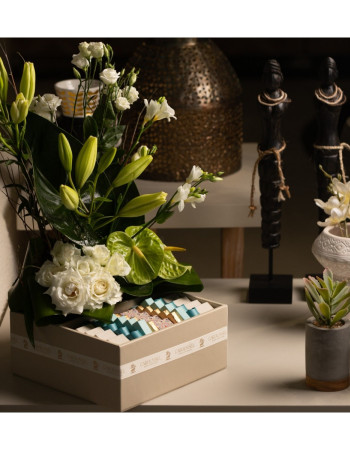 Composition divine : Chocolats & Fleurs naturelles