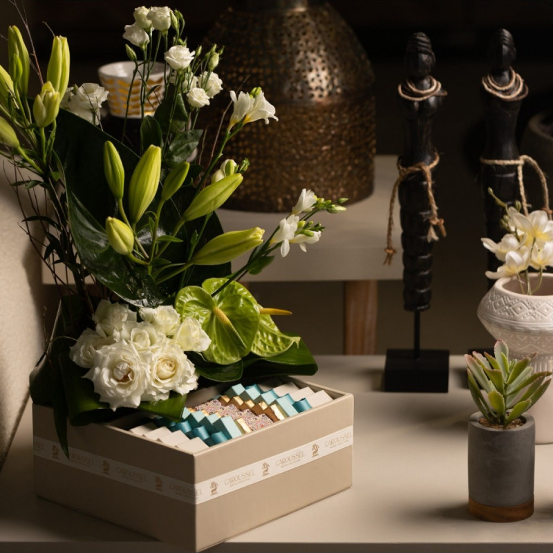 Composition divine : Chocolats & Fleurs naturelles