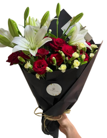 Evelyn – Bouquet de Roses et Lys