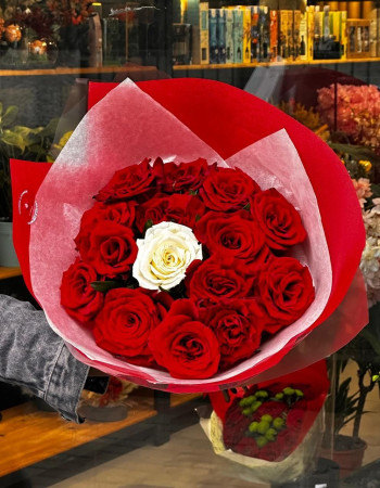 Bouquet Roses Rouge au Coeur Blanc