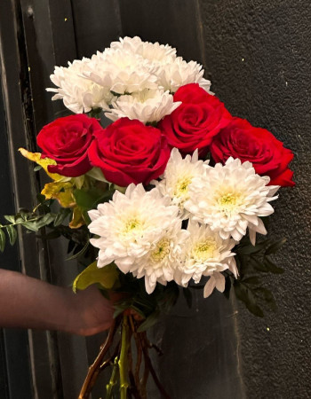 Bouquet Touch Of Red