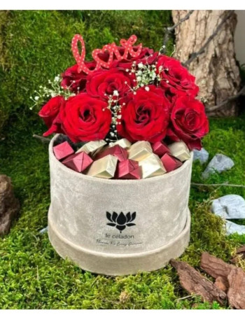 Box Love Red Flowers