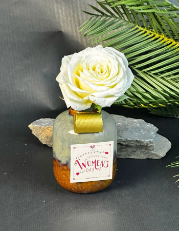 Rose Naturelle en vase artisanal