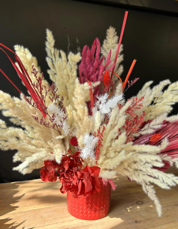 Symphonie Florale en Rouge et Crème