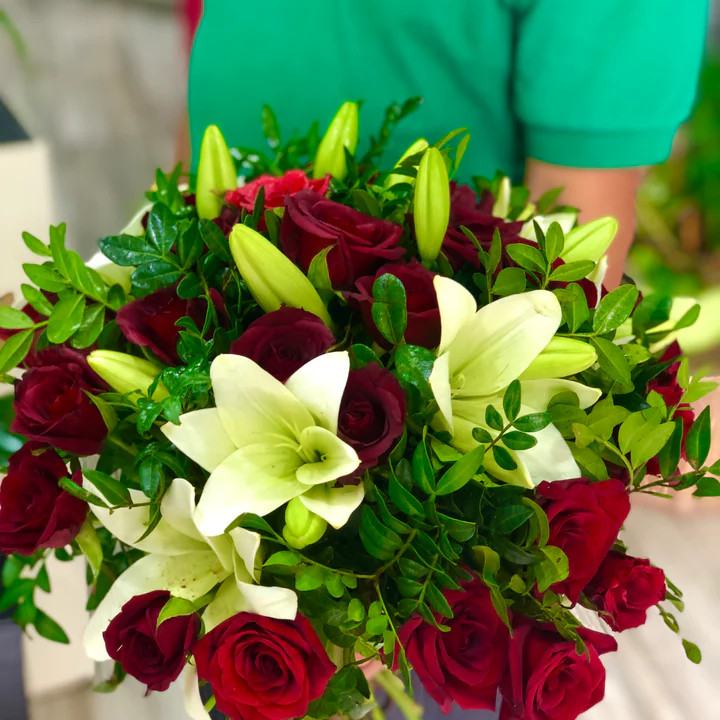Red Roses and Lilies Bouquet